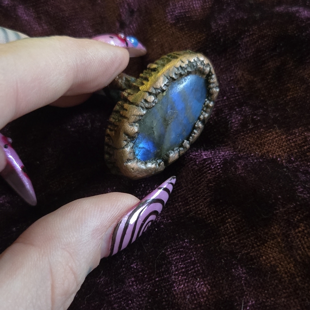 Handmade Statement Brutalist Large Labradorite Bronze Ring - Picture 3 of 8